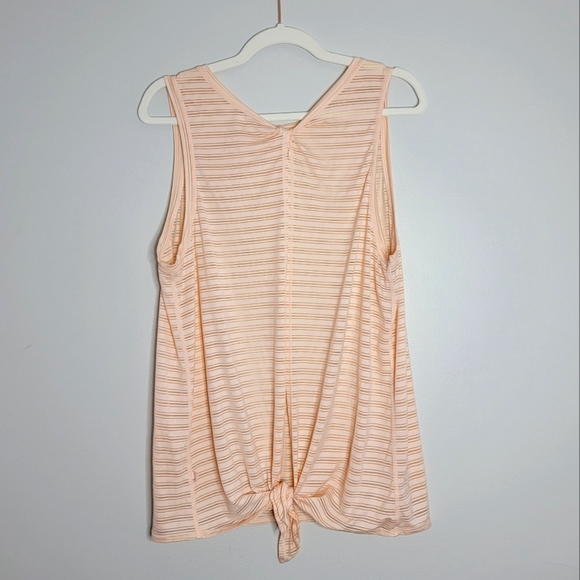 Lululemon Tank - Picture 1 of 8